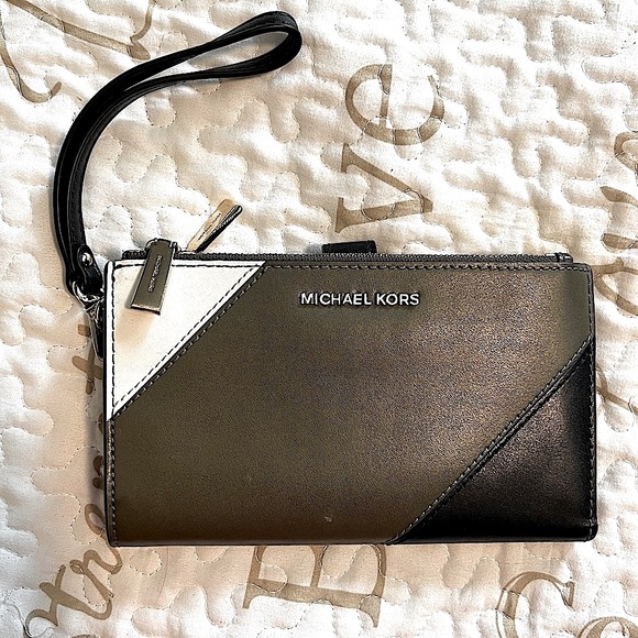 Michael Kors Double Zip Leather Wallet Olive, Black,and White Colorblock Wallet - Picture 1 of 5